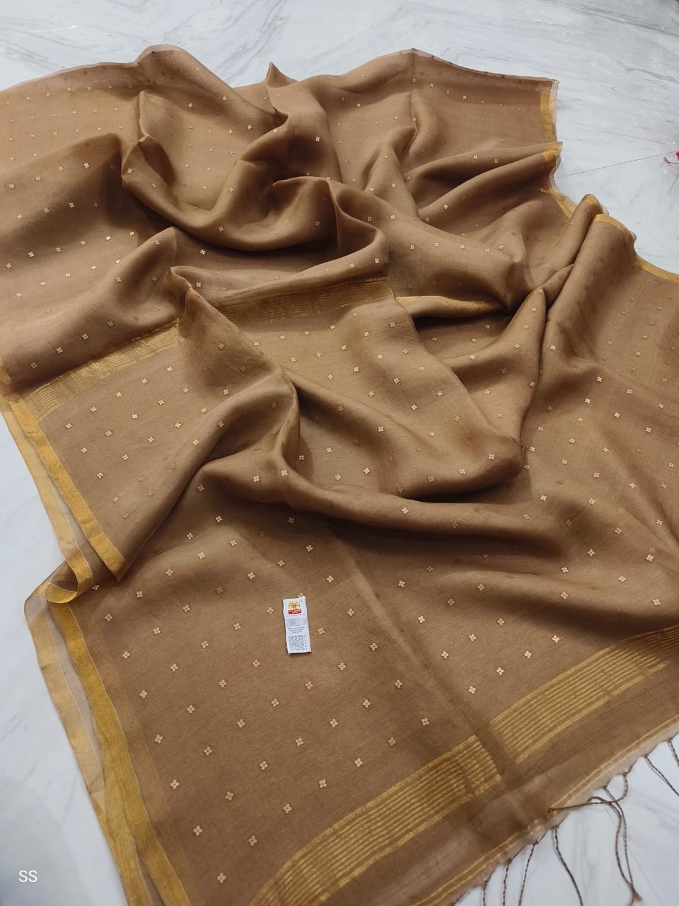 Sunehri Matka (Saree)